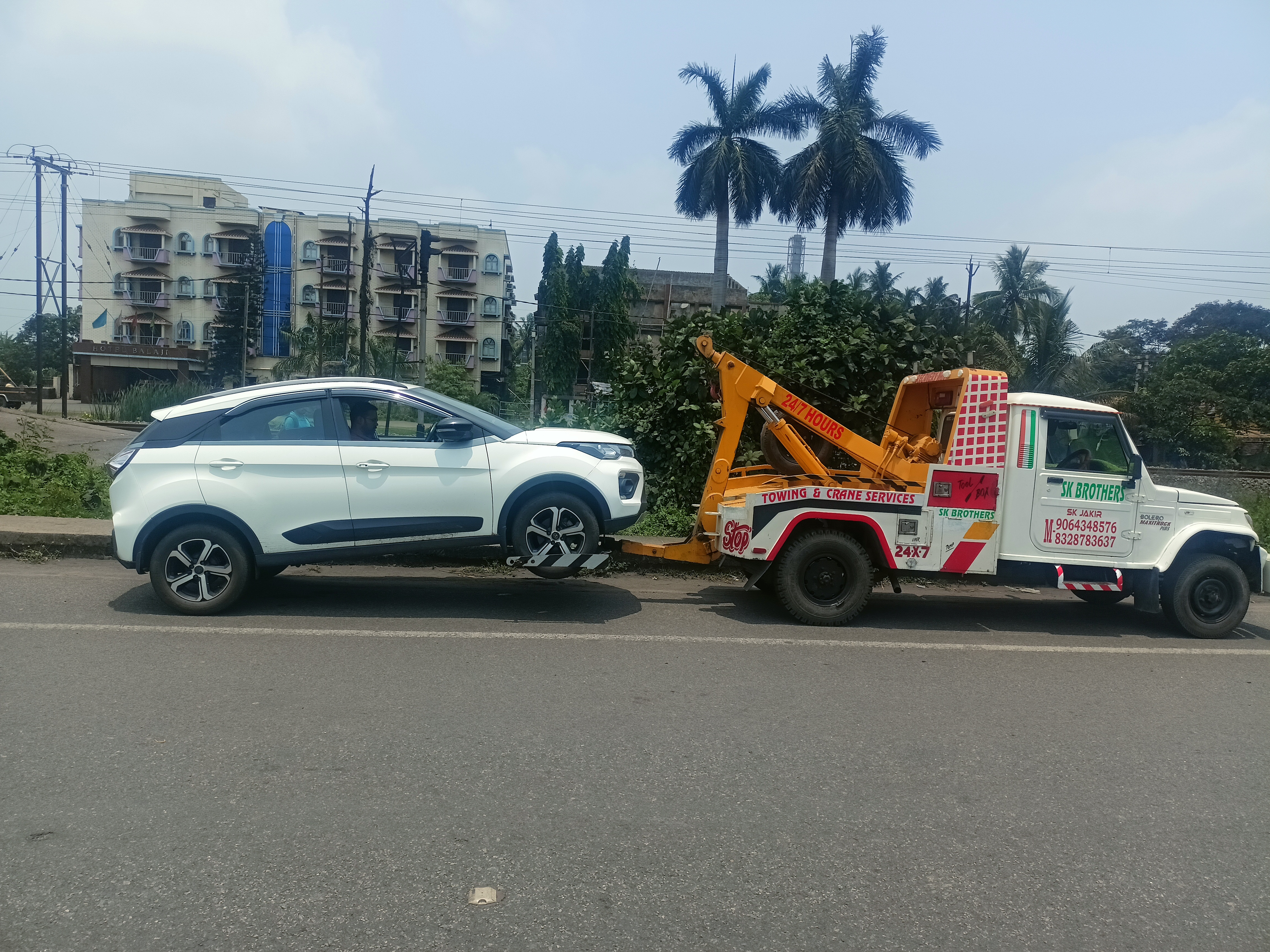 Luxury car flatbed shipping
